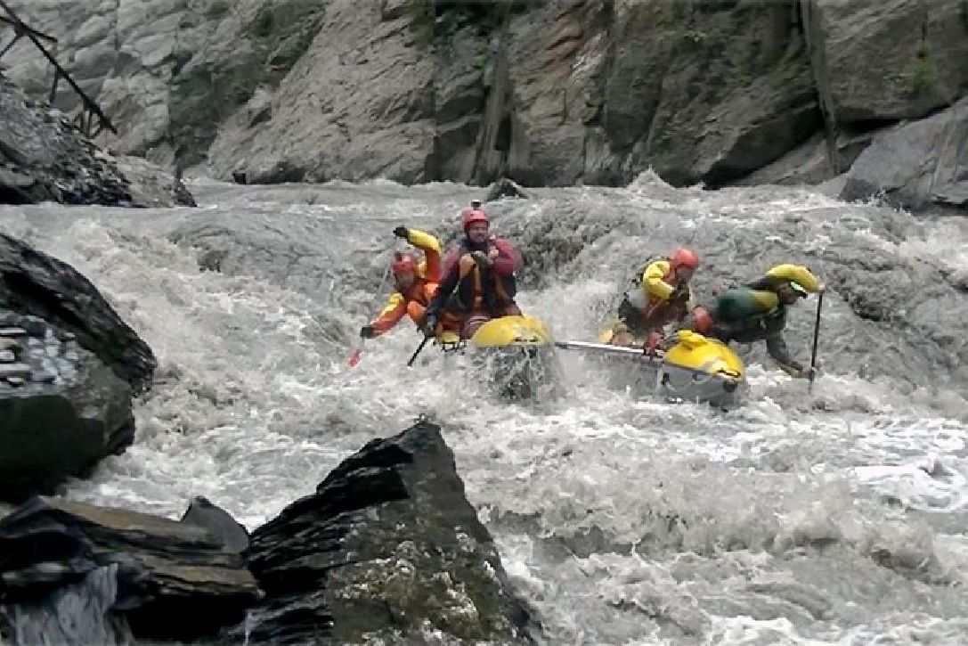 прохождение порога на реке Восточного Кавказа группой Плакущева_championat.tssr.ru.jpg