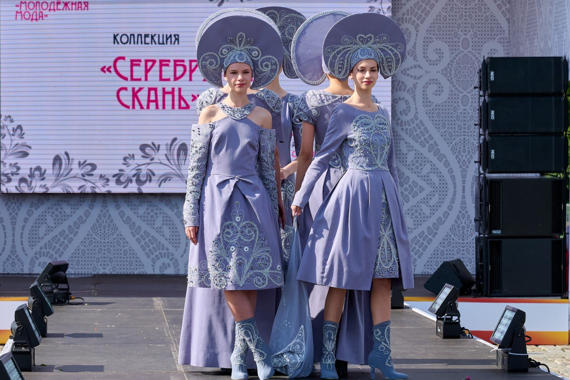 участники дефиле фестиваля славянского искусства Русское поле_polerusskoe.ru.jpg