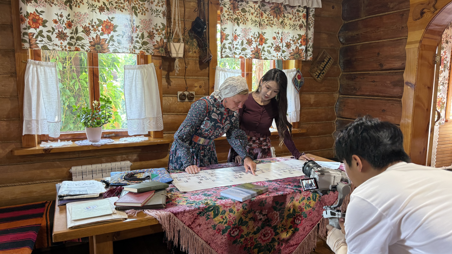 Участники инфотура в Кержацких палатях_В. Колпакова.png