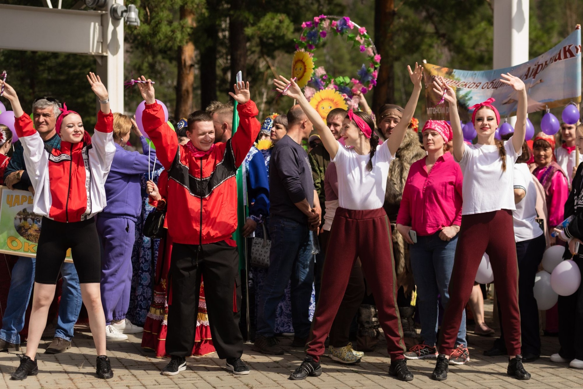 участники фестиваля Цветение маральника_Сергей Богомолов.jpg