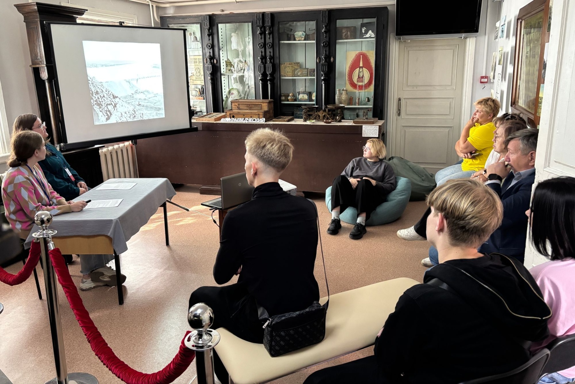 экскурсионный флешмоб в краеведческом музее_agkm1823.jpg