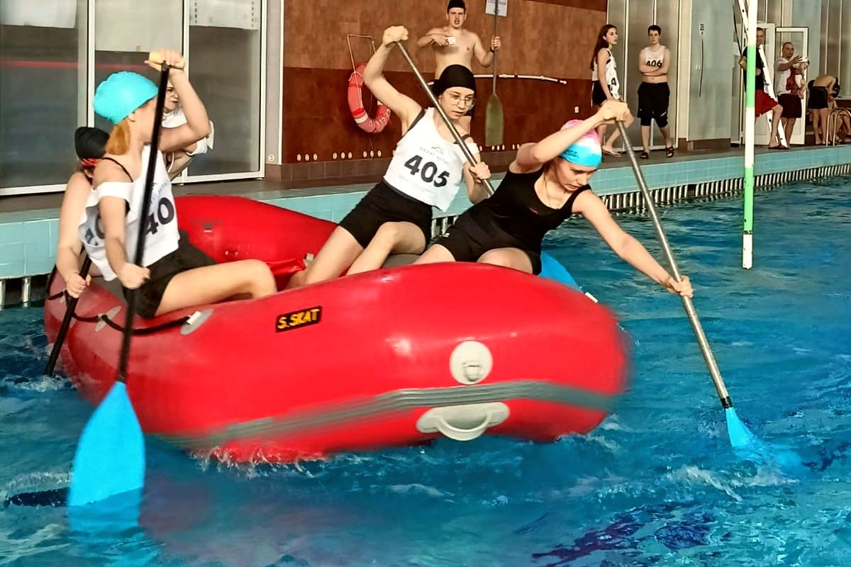 экипаж рафта на соревнованиях в бассейне Заря_Елена Костина.jpg экипаж рафта на соревнованиях в бассейне Заря_Елена Костина.jpg