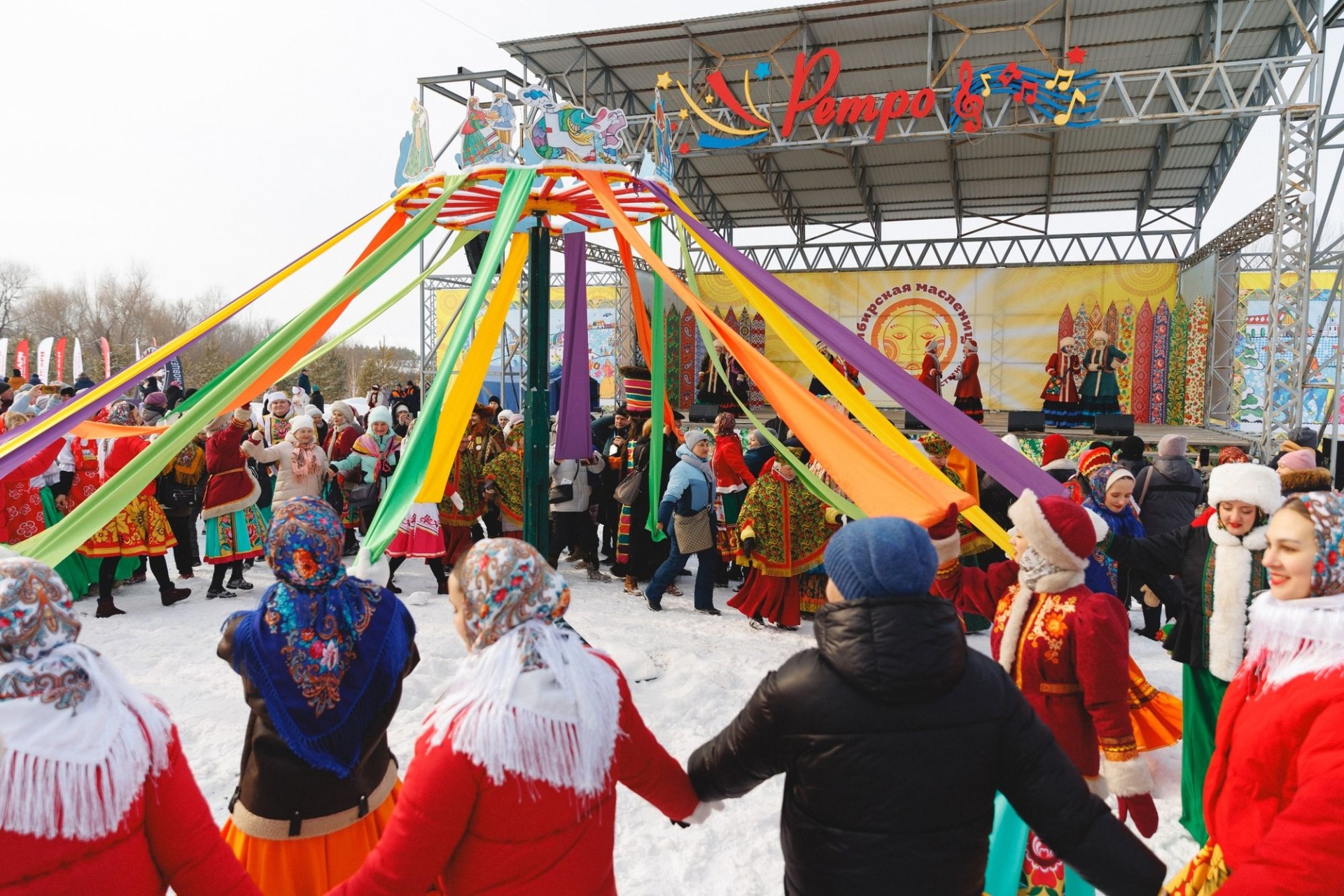 хоровод на Сибирской Масленице_Евгений Петров_sibmaslenica.jpg