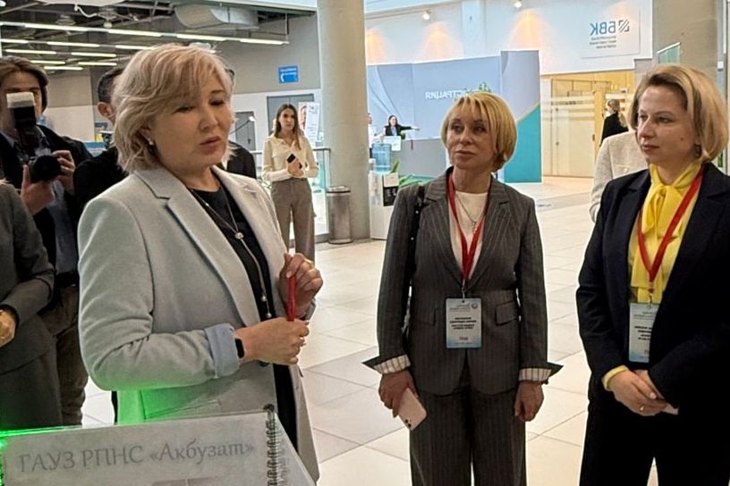 главврач санатория Акбузат Гульшат Имаева на медвыставке в Уфе_gulshatimaeva74.jpg главврач санатория Акбузат Гульшат Имаева на медвыставке в Уфе_gulshatimaeva74.jpg