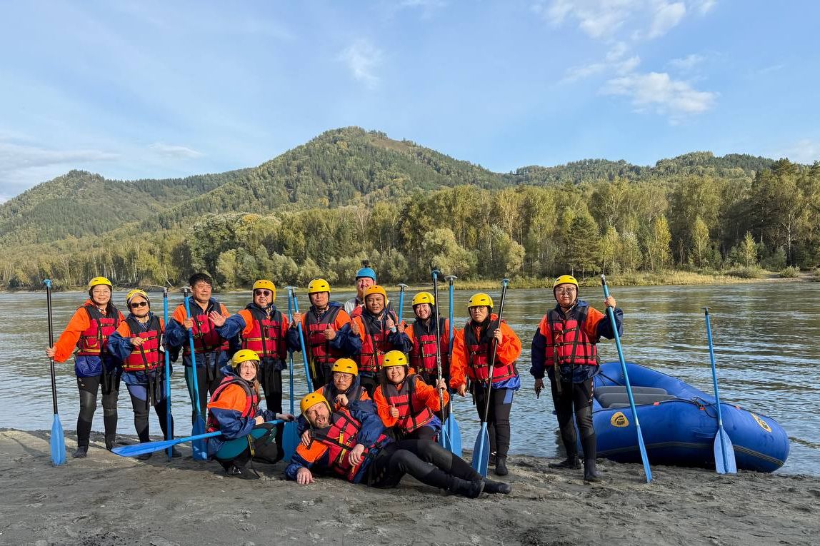китайские туроператоры на на сплаве по Катуни_Виктория Колпакова.jpg китайские туроператоры на на сплаве по Катуни_Виктория Колпакова.jpg
