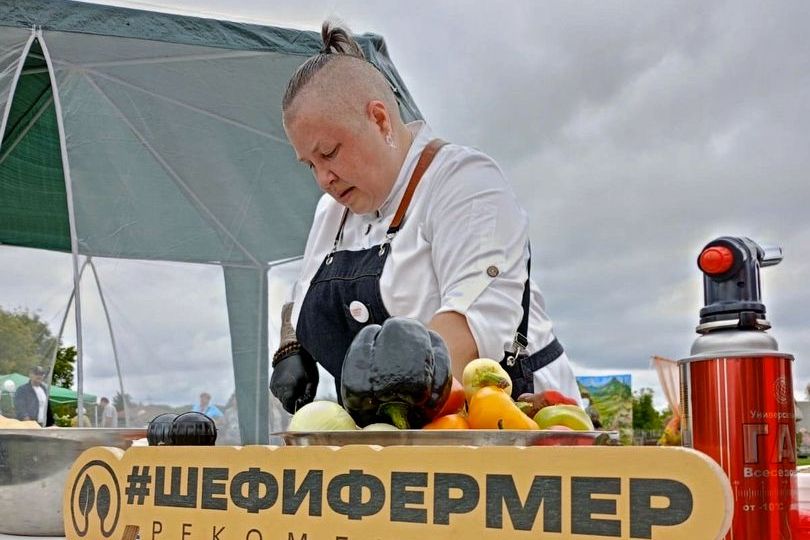 Юлия Литвиненко готовит на ярмарке Солоновские закрома_solonovskie_zakroma.jpg