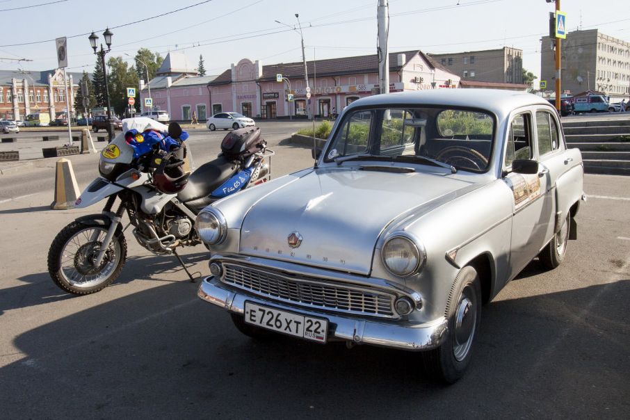 Москвич - участник ретро-пробега - ровесник полета Терешковой_Анна Зайкова.jpg