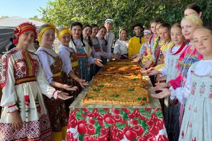 выпечка на празднике пирога в Сростках_bskcult.ru.jpg выпечка на празднике пирога в Сростках_bskcult.ru.jpg