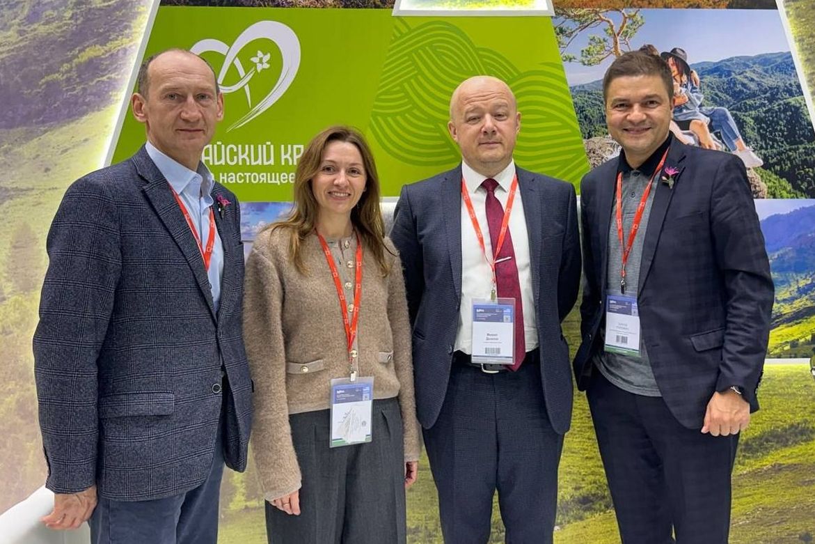 встреча делегации Алтайского края с Михаилом Даниловым на выставке МИТТ_Анна Доронина.jpg