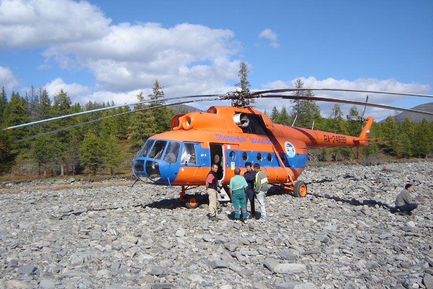 вертолет у места начала водного похода по Сагандже_Юрий Маслихин.jpg вертолет у места начала водного похода по Сагандже_Юрий Маслихин.jpg