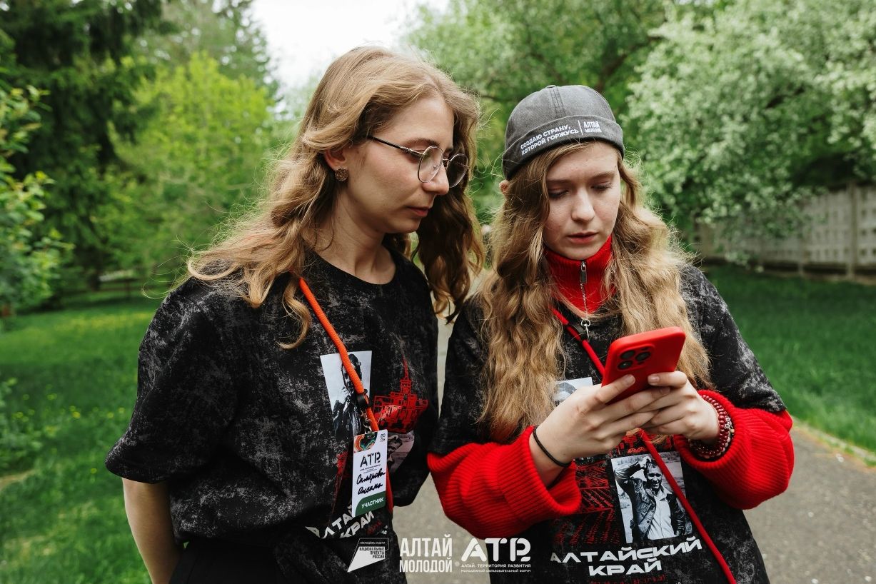 футболки форума АТР с Шукшиным и Титовым_forumatr.jpg футболки форума АТР с Шукшиным и Титовым_forumatr.jpg