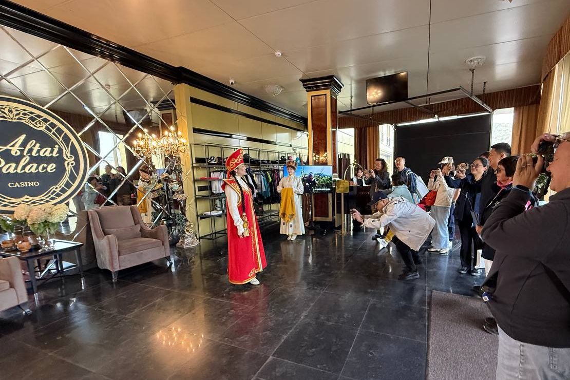 встреча китайских туроператоров в отеле Алтай Пэлас_Виктория Колпакова.jpg встреча китайских туроператоров в отеле Алтай Пэлас_Виктория Колпакова.jpg