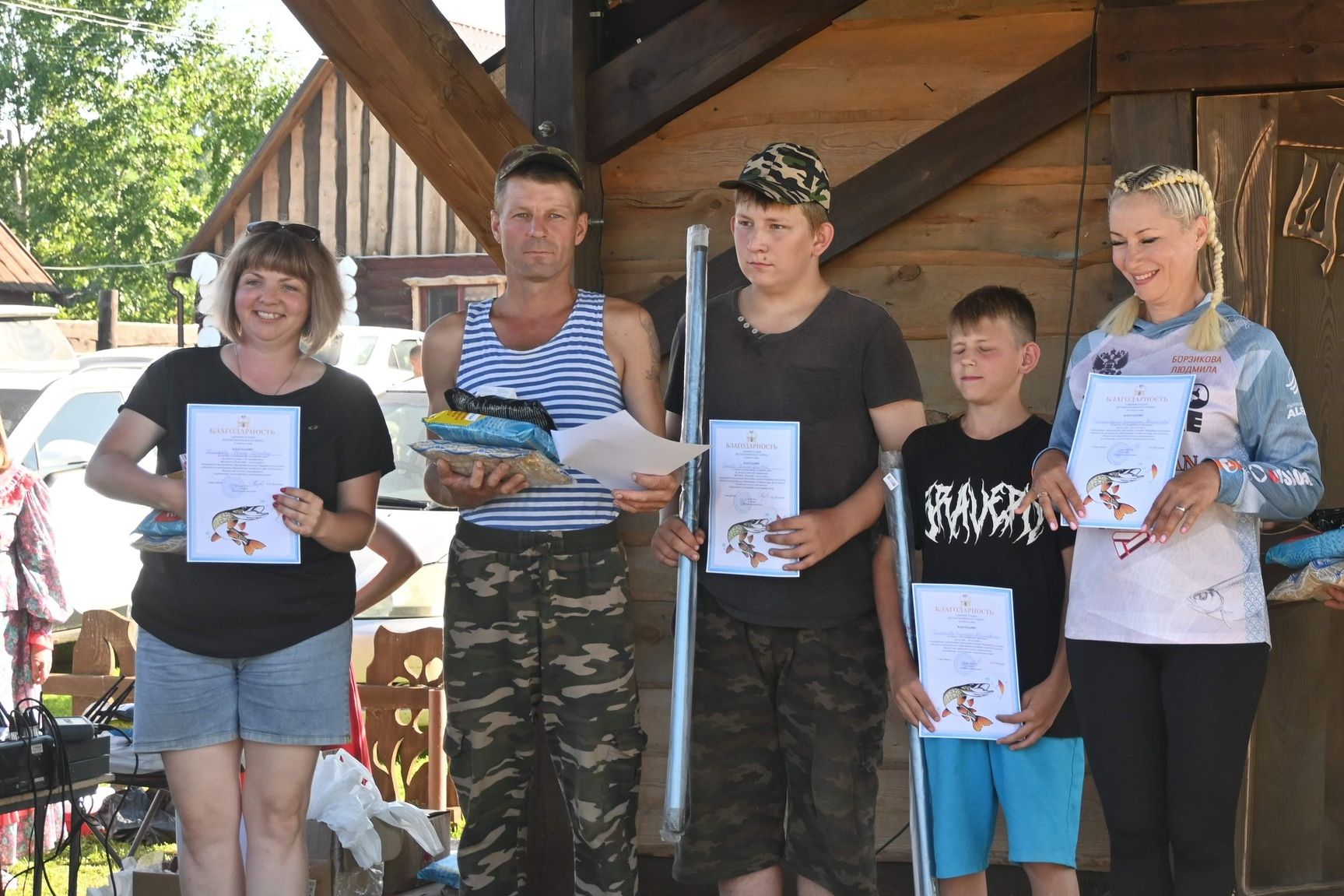 призеры соревнований в День рыбака на турбазе Щукарь_shelabolikha_official.jpg