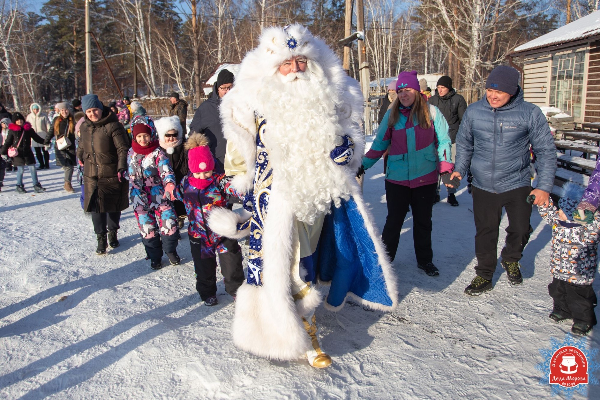 хоровод с Дедом Морозом на ооткрытии его Резиденции_altaydedmoroz.jpg