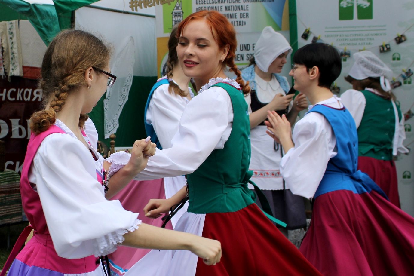 выступление фольклорного немецкого ансамбля_altairn22.jpg