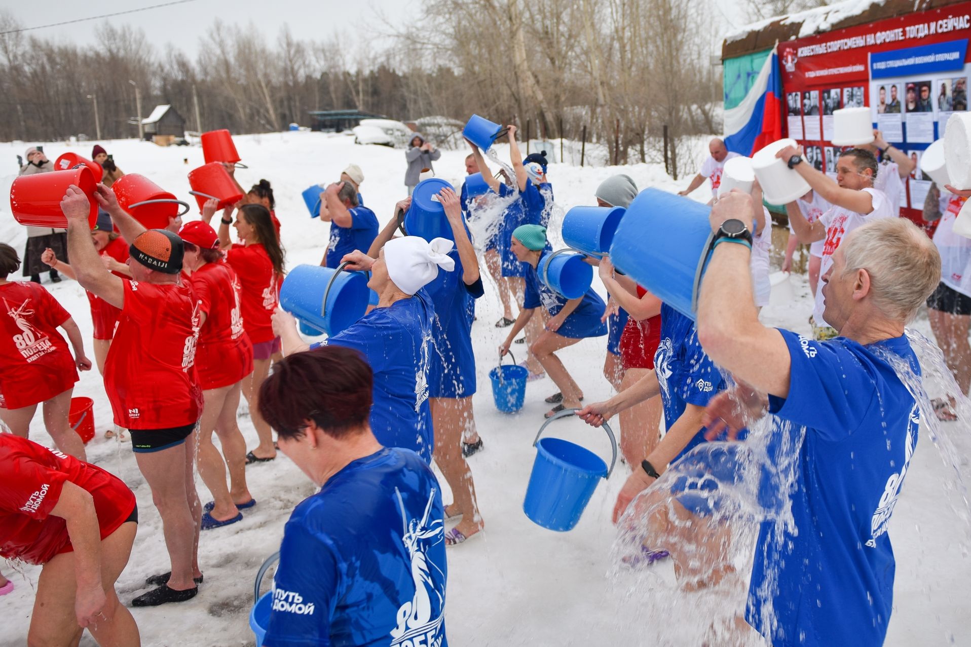 зимнее обливание клуба Белые медведи_medvedaltai.jpg зимнее обливание клуба Белые медведи_medvedaltai.jpg