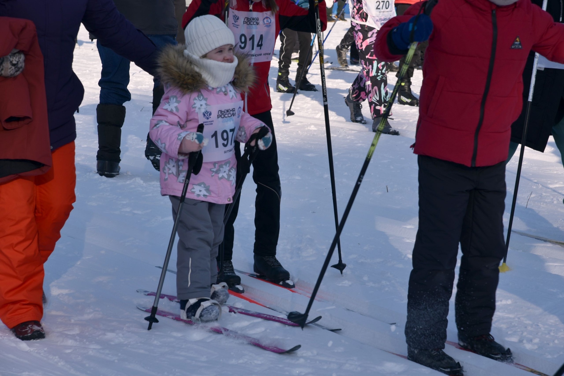 юная участница массовой гонки Лыжня России в Барнауле_minsport22.jpg