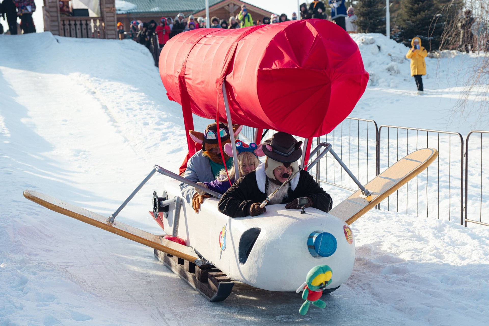 Бурундуки из Сибири на катятся с горы Сибирской Масленицы_Дмитрий Ишутинов.jpg