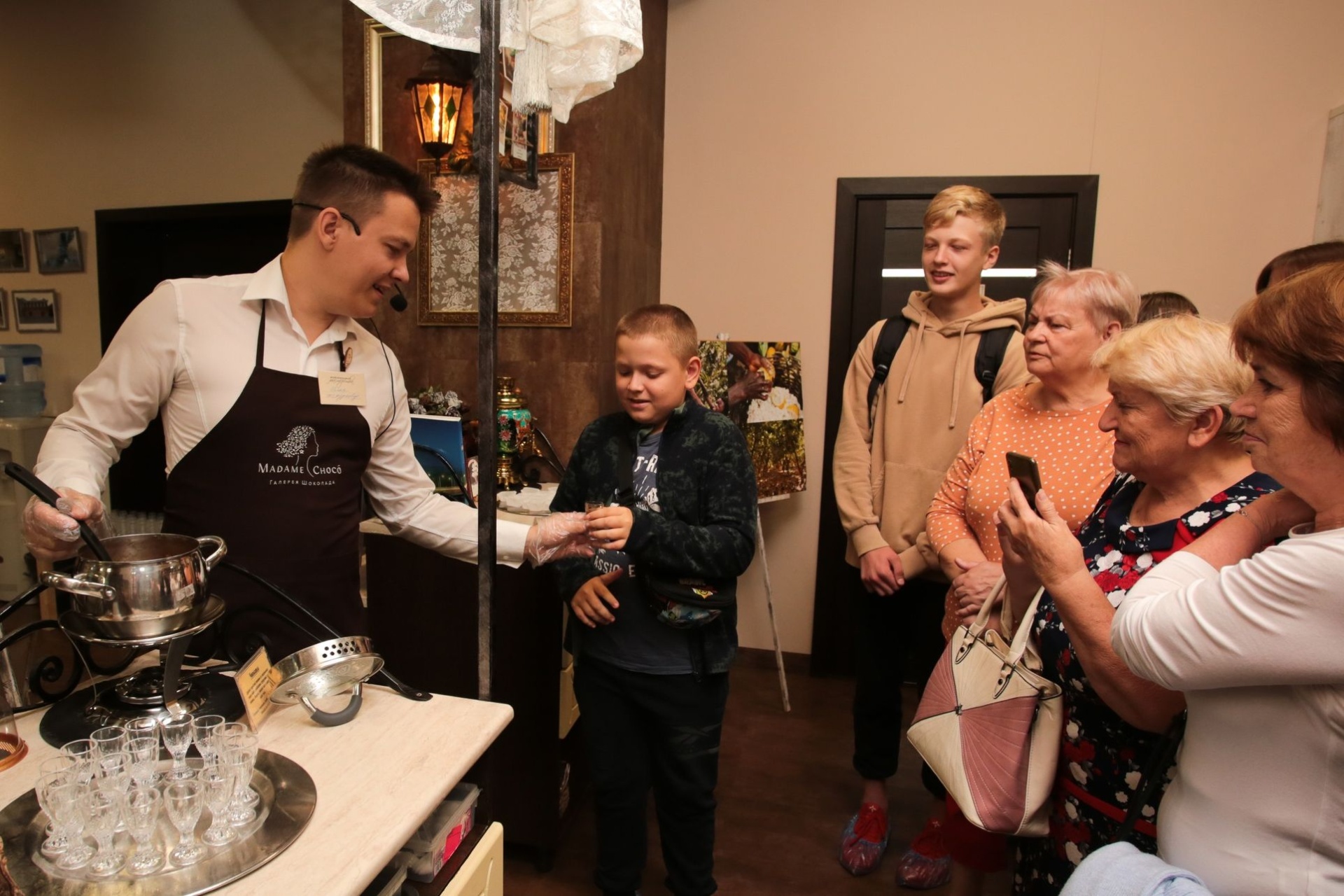 экскурсионный флешмоб в Музее шоколадного мастерства_Валерий Степанюк.jpg