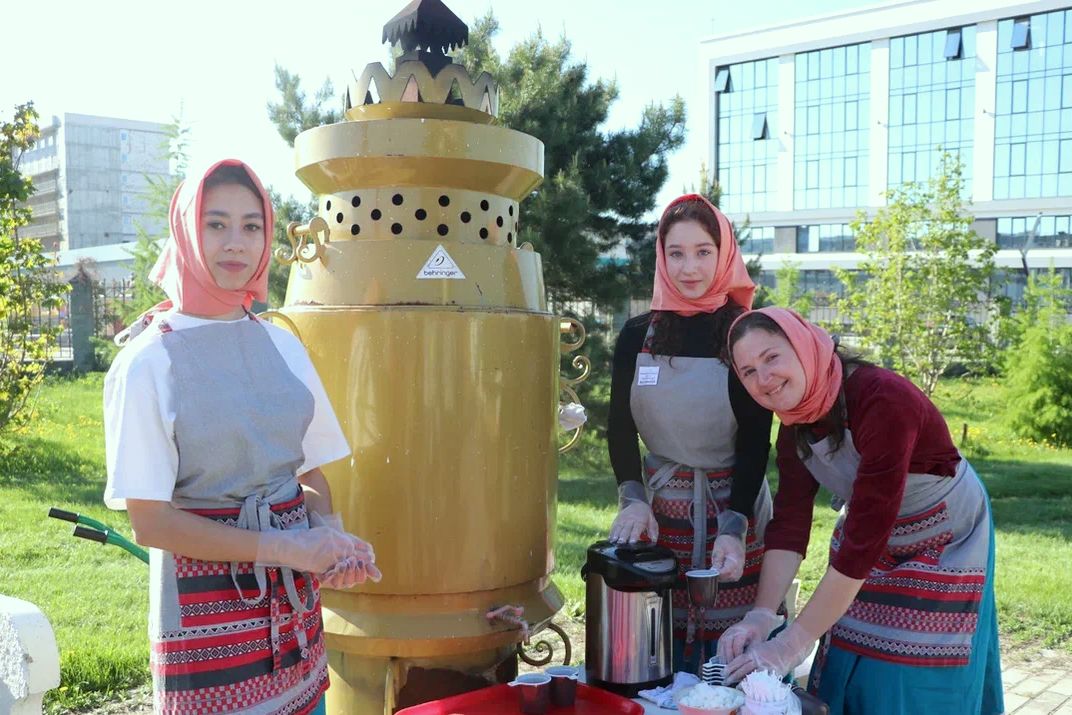 царь-самовар у храма Иоанна Богослова_Наталья Вязанцева.jpg