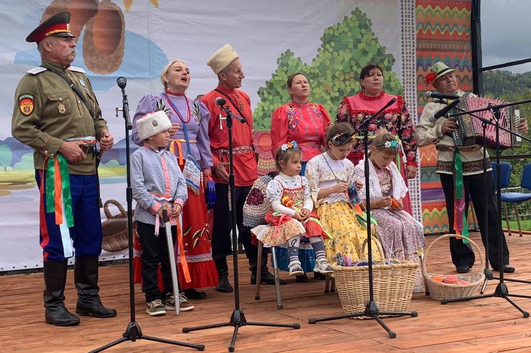 ансамбль Слово из Белокурихи на Алтайских плетенках_altmkc.ru.jpg ансамбль Слово из Белокурихи на Алтайских плетенках_altmkc.ru.jpg