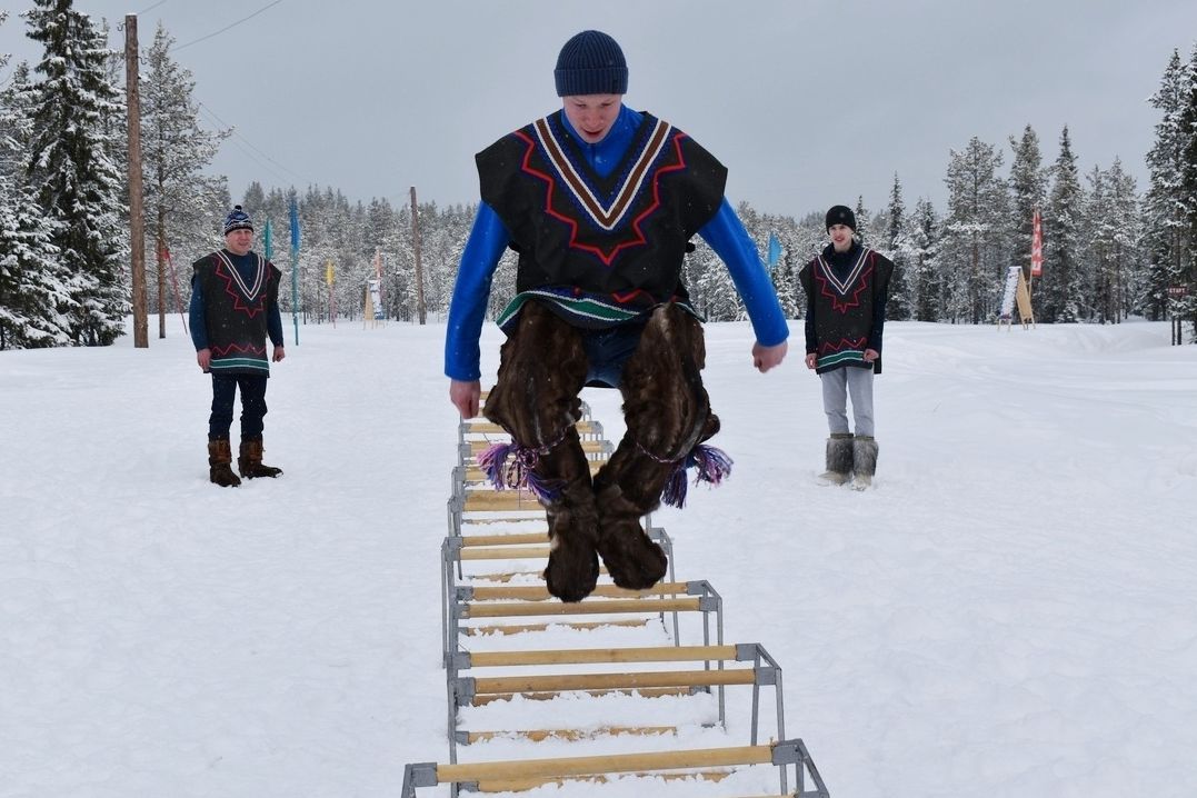 прыжки через нарты_museum_complex.jpg