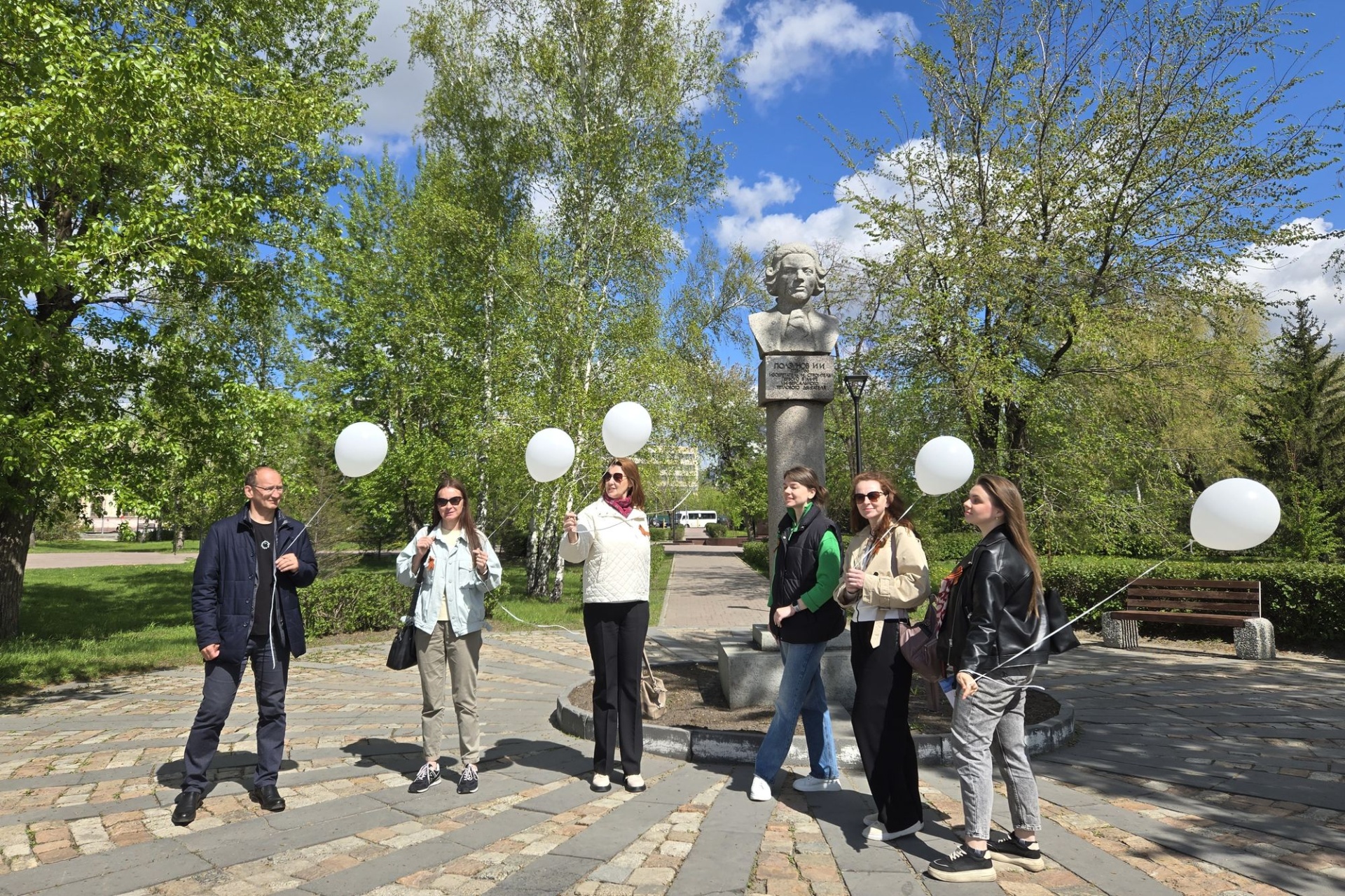 первые участники квеста Барнаул город трудовой доблести_Натальи Белоусовой.jpg