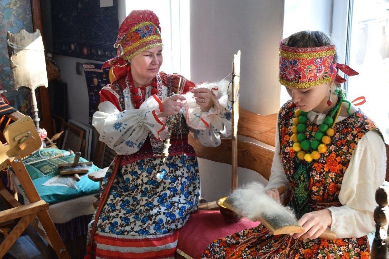 мастер-класс по прядению в народных костюмах_biysk_afisha.jpg