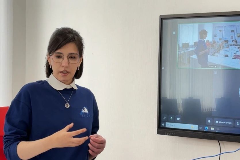 Алена Козлова на аттестационном экзамене на гида-переводчика по Алтайскому краю_tourism.alregn.ru.jpg