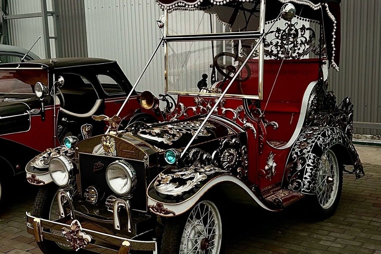 ретро-автомобили работы Виктора Лакизина в клубе Мечтатель_mechtatel_byisk.jpg
