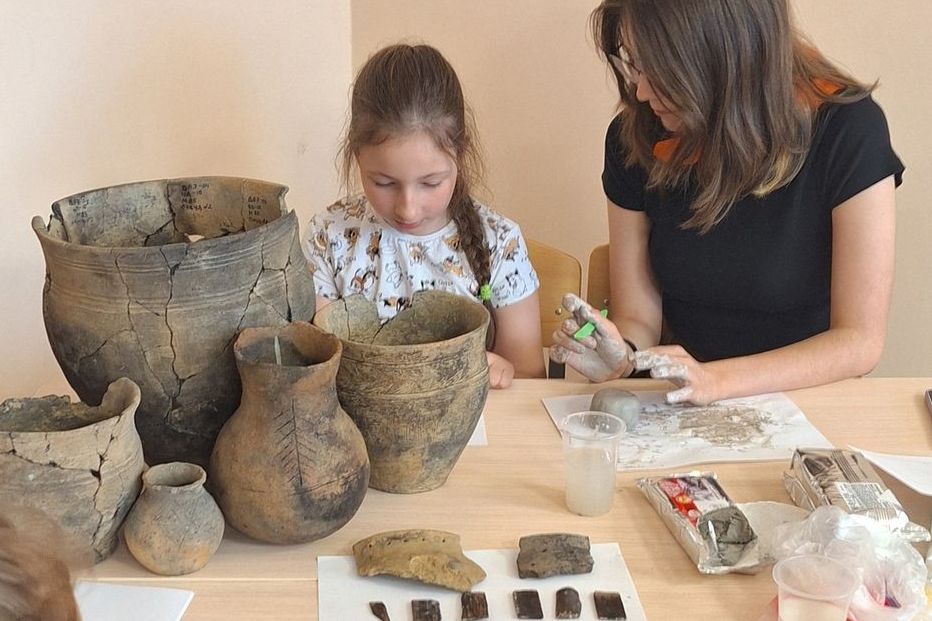занятия юных археологов в музее АлтГПУ_Николай Головченко.jpg
