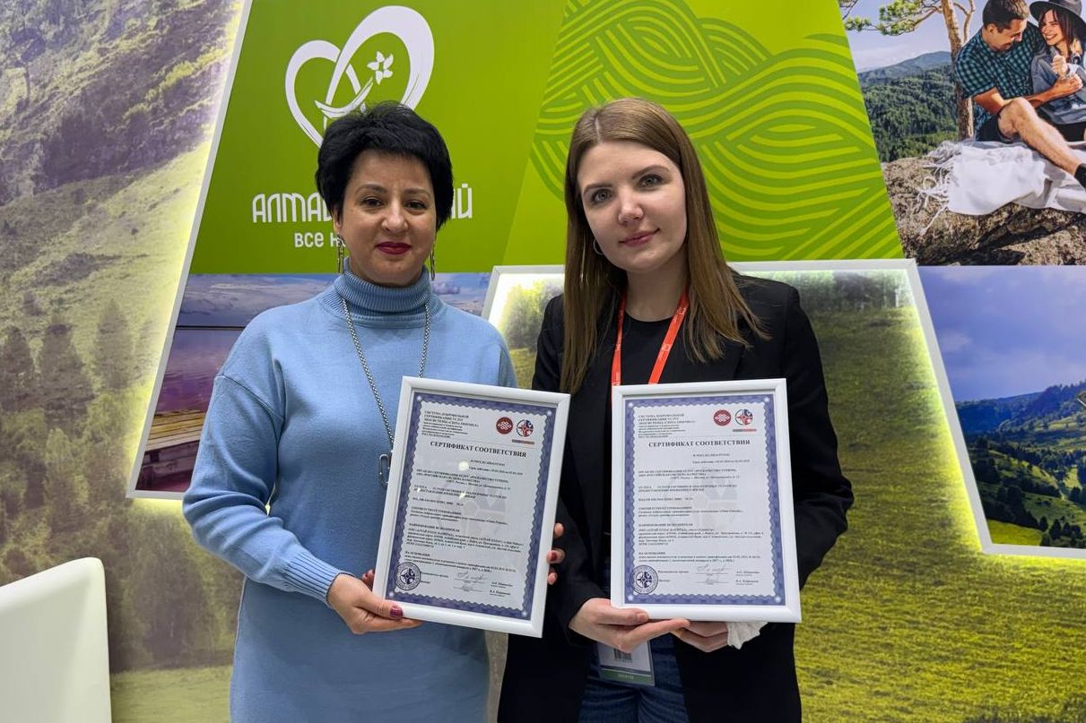 вручкние сертификатов Чайна френдли на выставке МИТТ_Анна Доронина.jpg