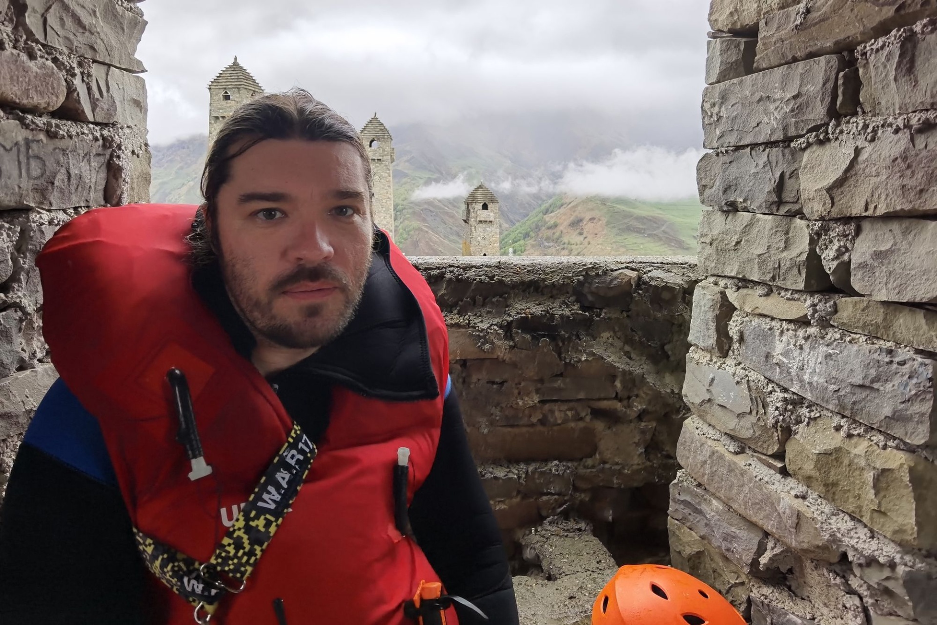 Денис Мердяшов в селе Шарой.jpg