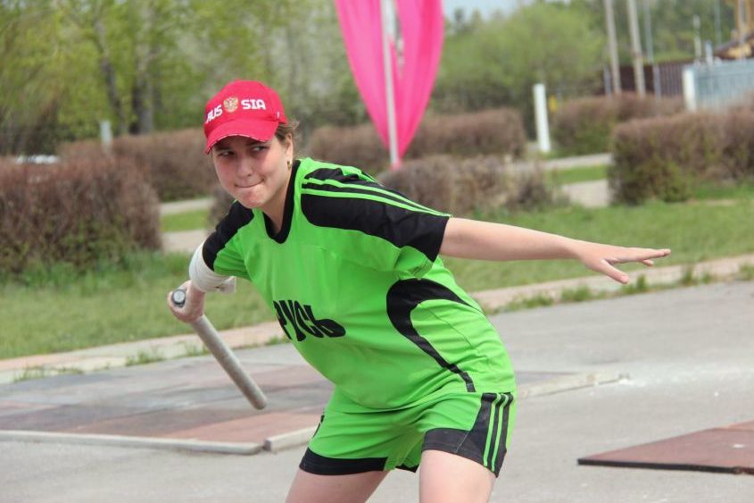 участница соревнований по городошному спорту_Виталий Дворянкин.jpg