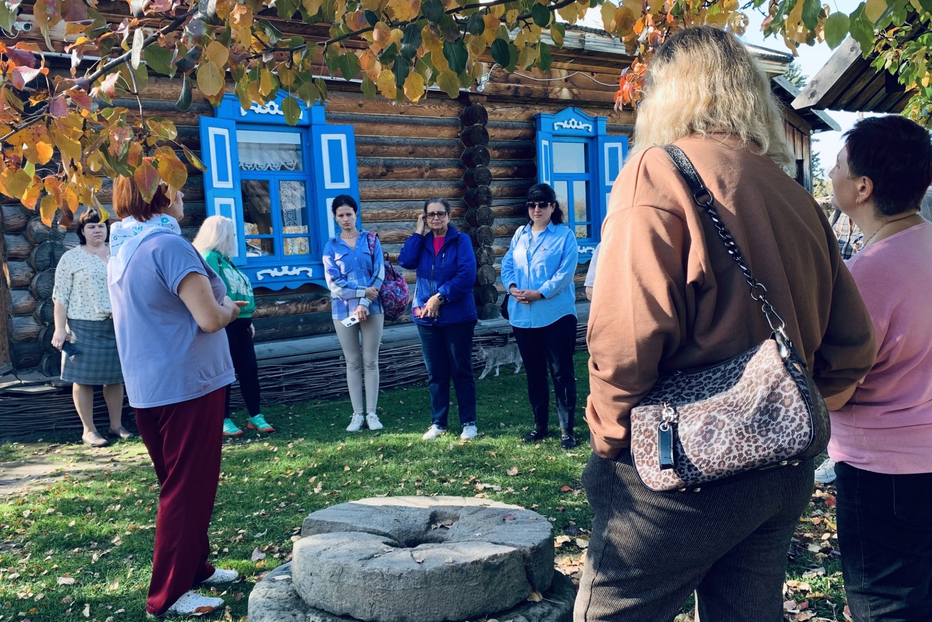 экскурсионный флешмоб в доме детства Шукшина_Сростки_Анастасии Михальченко.jpg