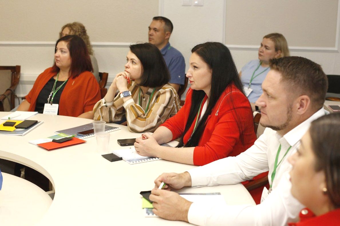участники бизнес-семинара на Сибмедфоруме_altai.west.jpg