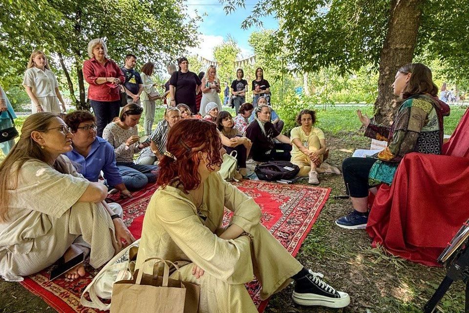 книжный пикник на парковом фестивале РомФест_rom_fest.jpg