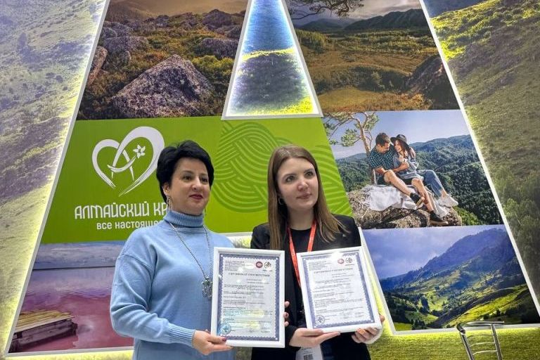 вручение сертийфикатов Чайна Френдли отелям Алтайского края на выставке МИТТ_roskachestvo.gov.ru.jpg