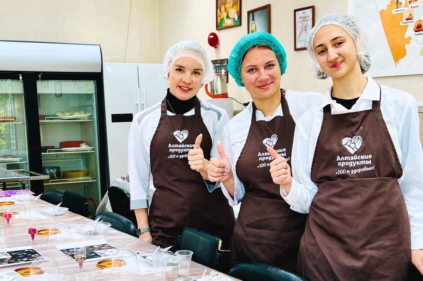 ведущие мастер-класса Юный шоколатье_Маргарита Черданцева.jpg