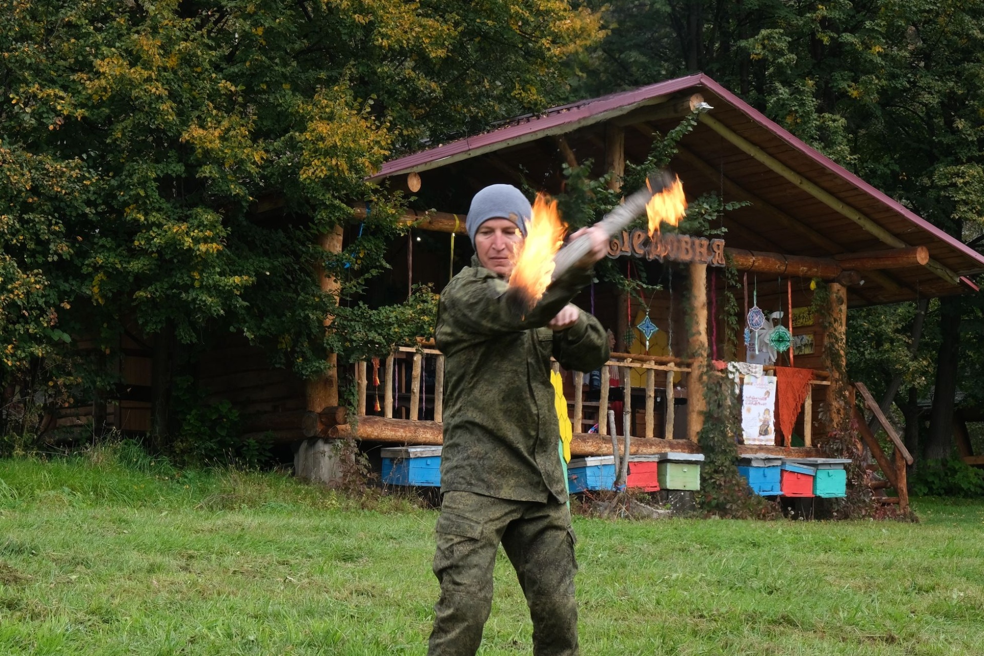 фланкировка зажженным поленом на фестивале Алтайские плетенки_Александр Лобас fiankirovka22.jpg фланкировка зажженным поленом на фестивале Алтайские плетенки_Александр Лобас fiankirovka22.jpg