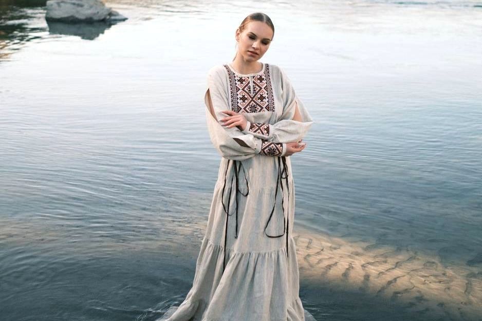 льняное платье с вышивкой_Андрей Шубенков.jpg