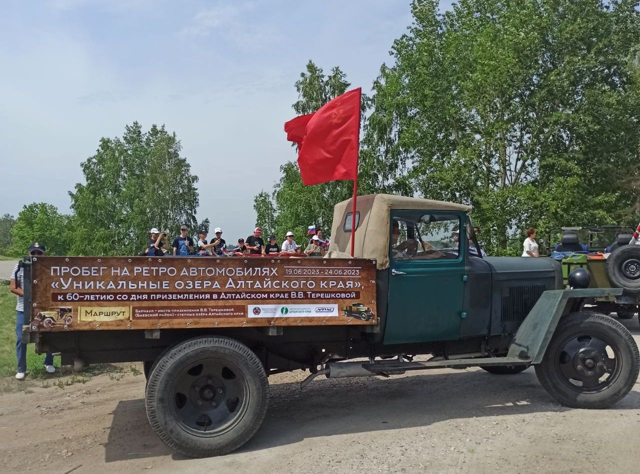 Шесть машин советского автопрома за шесть дней преодолеют больше полутора  тысяч километров и дюжину алтайских озер