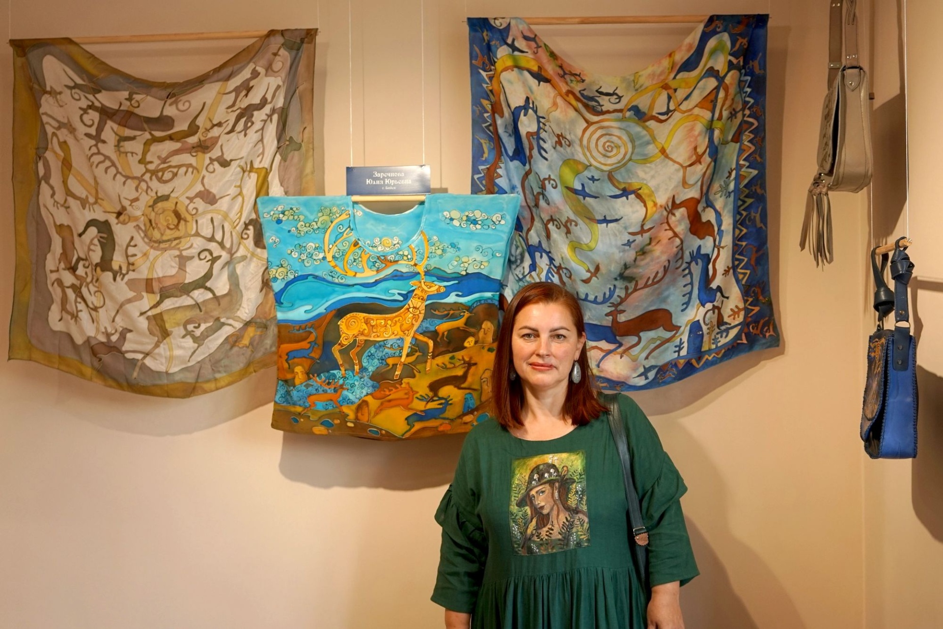 работы Юлии Заречновой на выставке Алтай мастеровой_мастерская Нитья.jpg