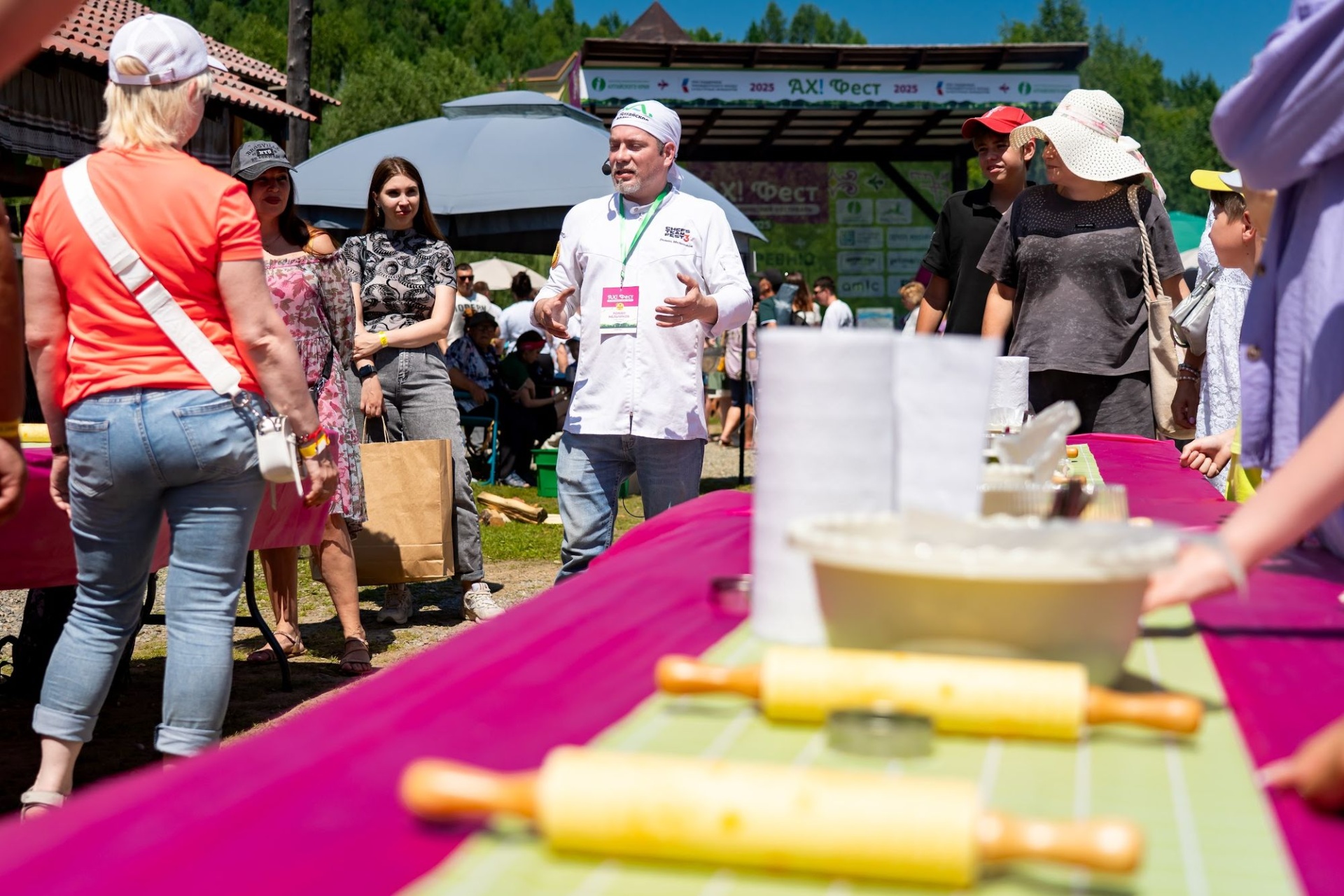 локация массовой лепки кундюбок на гастрофестивале АХ! Фест_Дмитрий Днепровский.jpg