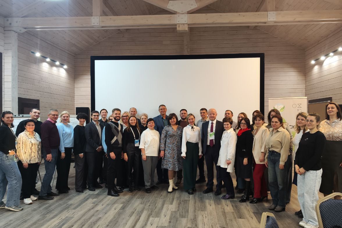 участники стратегической сессии по оздоровительному туризму Сибмедфорума_aotrf.jpg