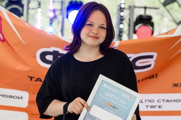 Полина Ныркова победитель силового экстрима на фестивале Цветение маральника_Елена Эбельi.jpg Полина Ныркова победитель силового экстрима на фестивале Цветение маральника_Елена Эбельi.jpg