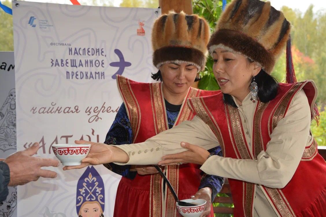 Алтайская чайная церемония на фестивале Алтайские плетенки_altaiexclusive.jpg Алтайская чайная церемония на фестивале Алтайские плетенки_altaiexclusive.jpg