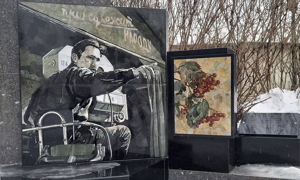 арт-объект с портретом Шукшина на усадьбе ГМИЛИКА_altairegion22.jpg