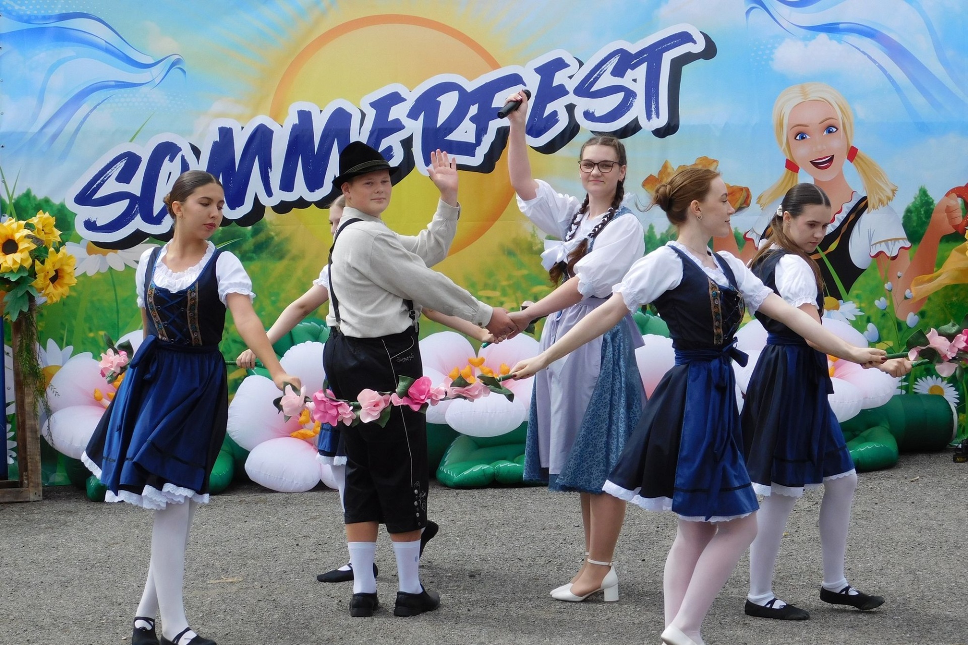 Зоммерфест в Немецком национальном районе_mfkzgalbstadt.jpg Зоммерфест в Немецком национальном районе_mfkzgalbstadt.jpg