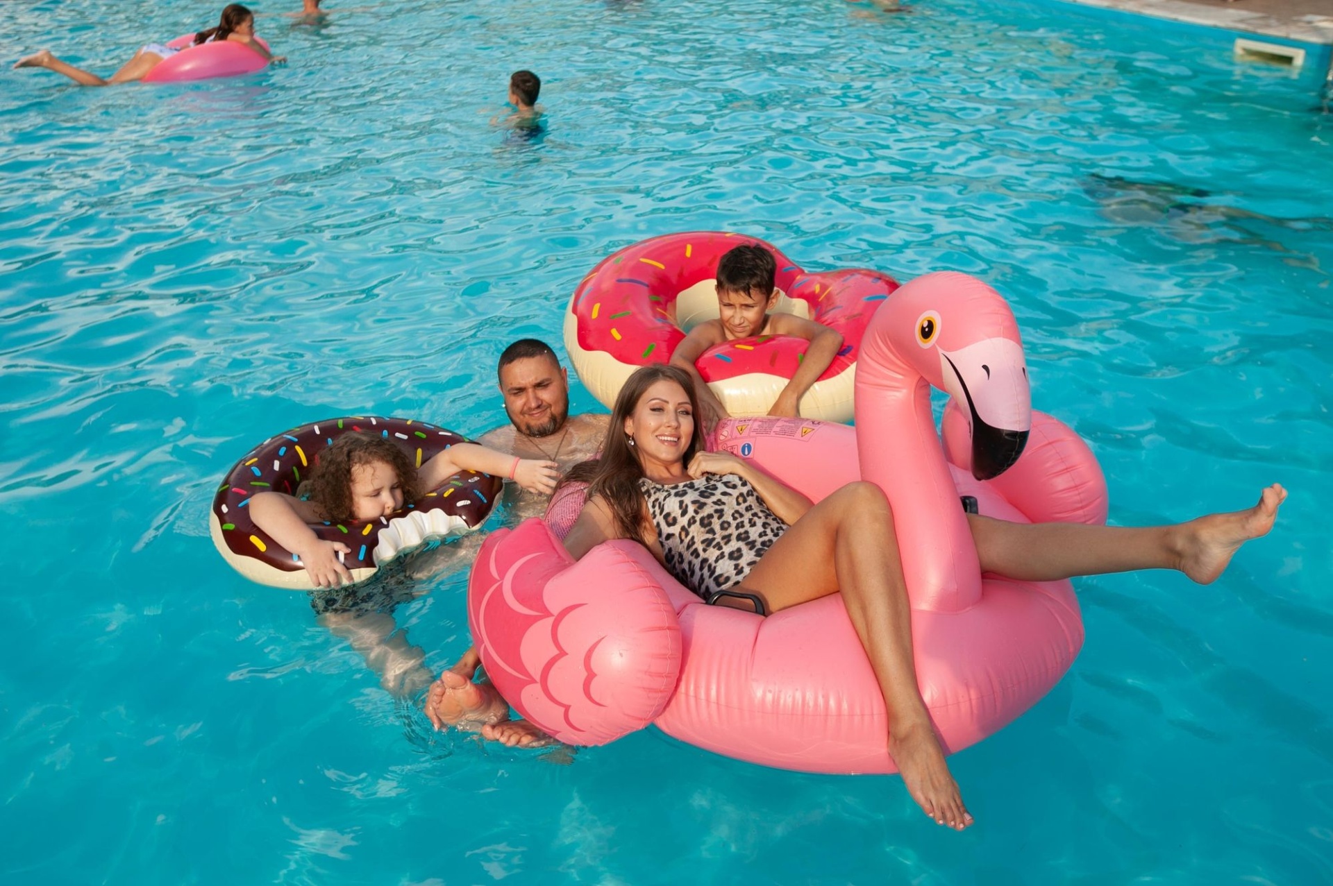 семейный отдых в бассейне санатория Алтай-West_altai.west.jpg